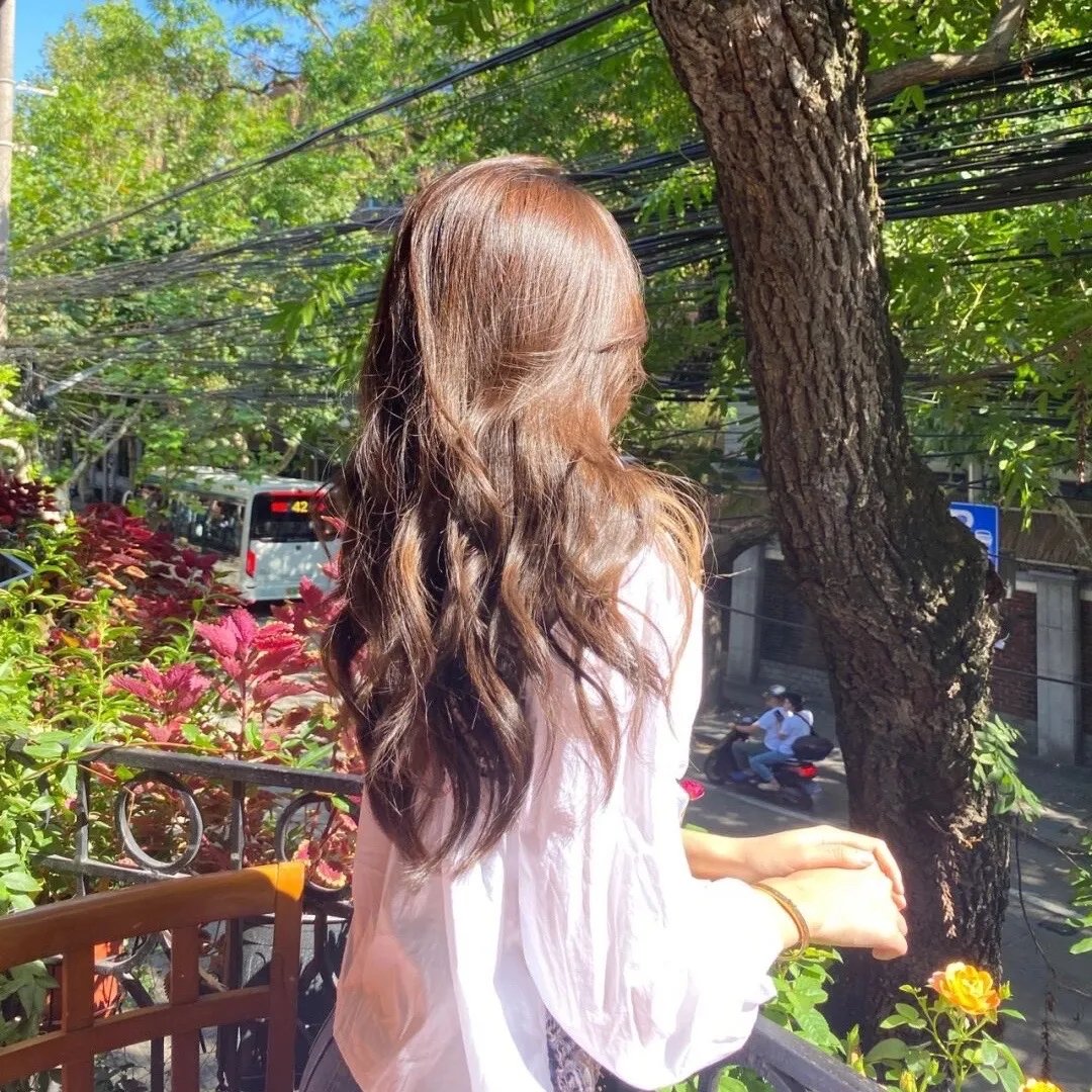 春泥溅花红